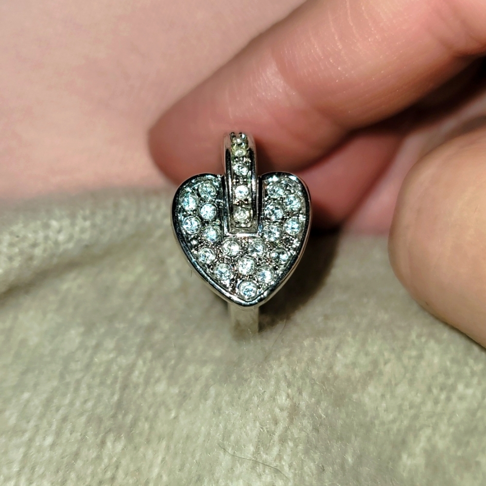 Lia Sophia Silver Tone heart Ring with 27 Crystals. Size 6.5 Vintage - Picture 10 of 11